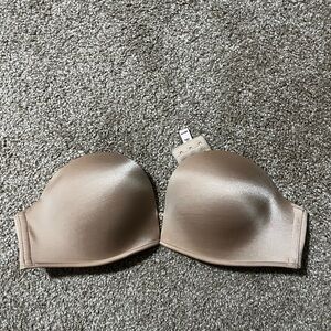Victoria’s Secret nude strapless plunge Bombshell bra. 34B.